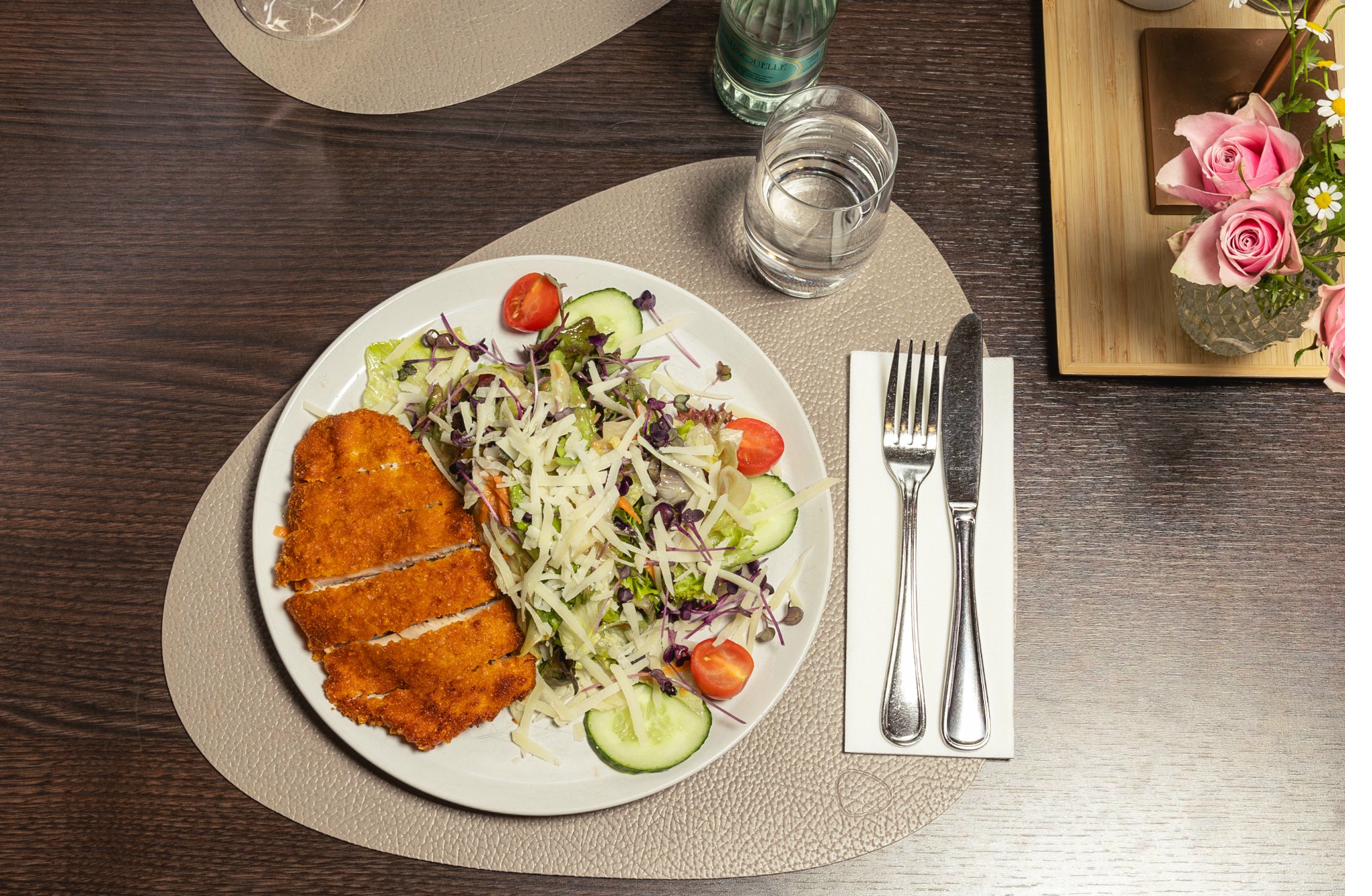 Wiener Schnitzel mit Bratkartoffeln – Passions Restaurant im Golfhaus Bad Homburg